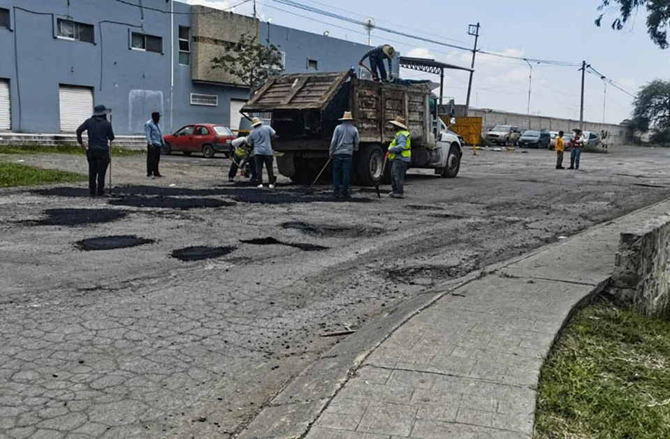 Rehabilitación con asfalto en vialidades principales